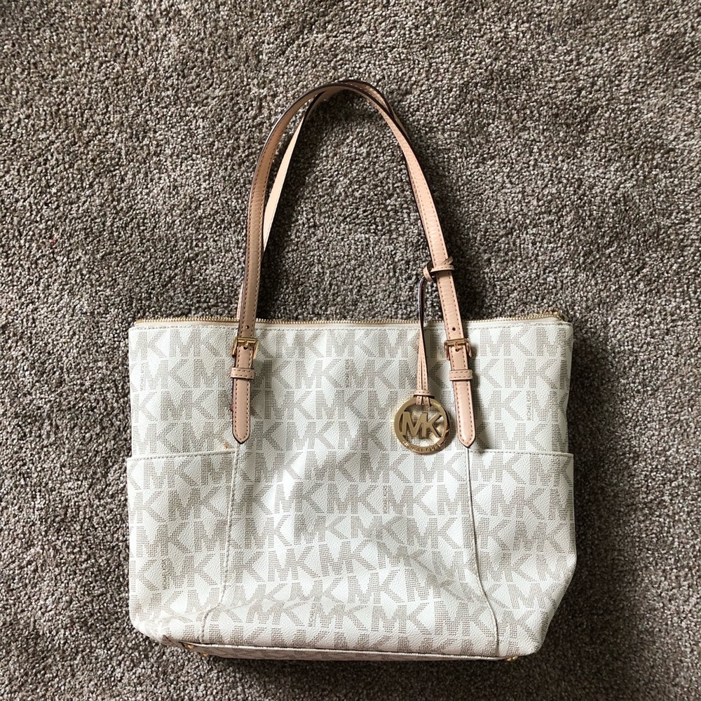 MICHAEL KORS White zip top tote! ⭐️